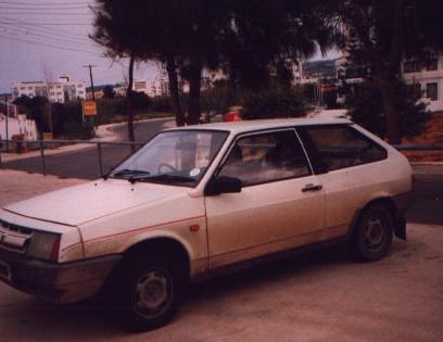 Das erste private Auto von Padre Alex, der Lada übernommen vom Vorgänger.